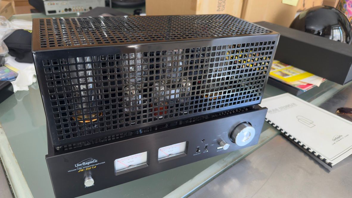 Amplificateur intégré Line Magnetic LM-805IA Noir