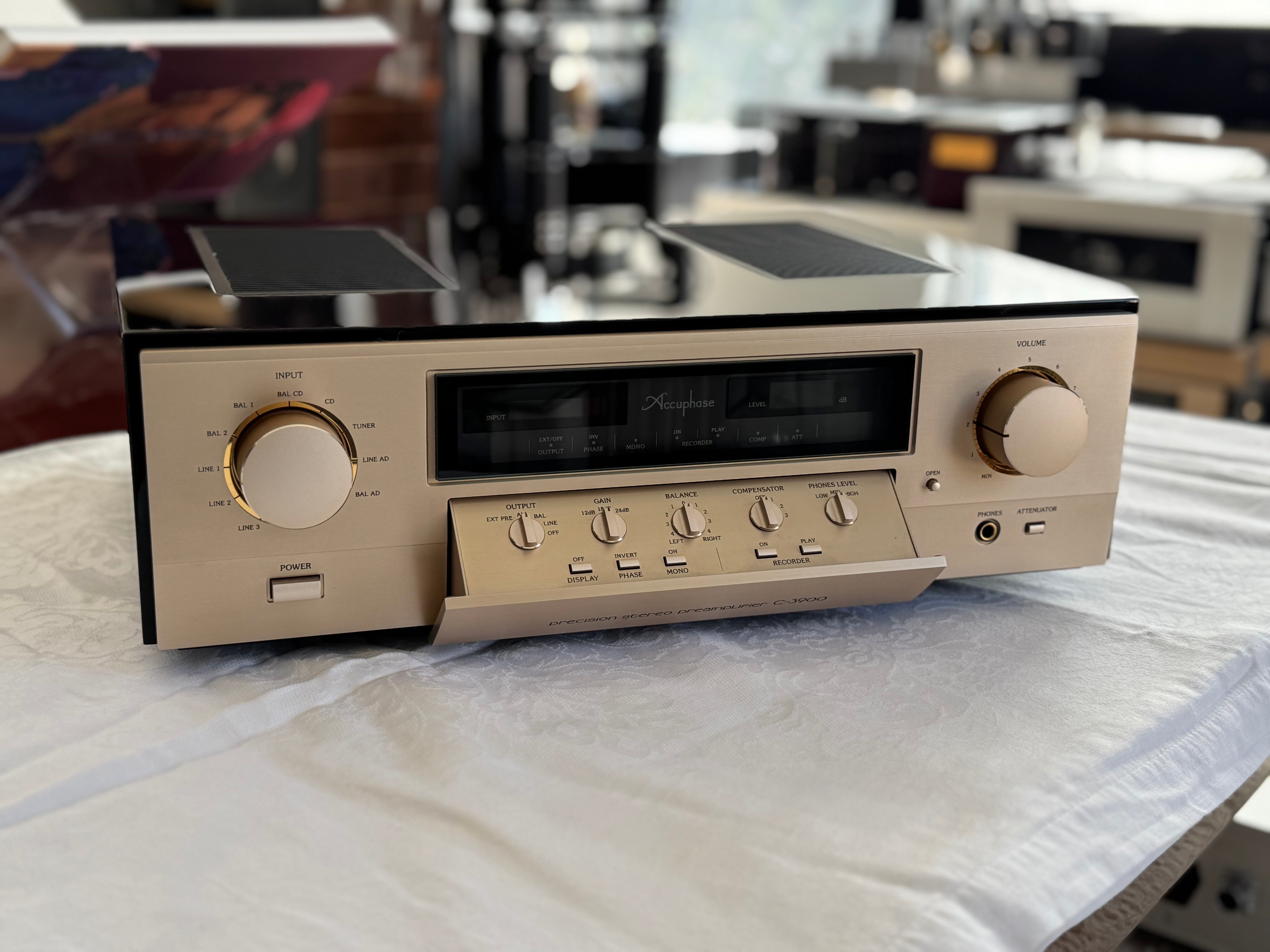 Accuphase C3900