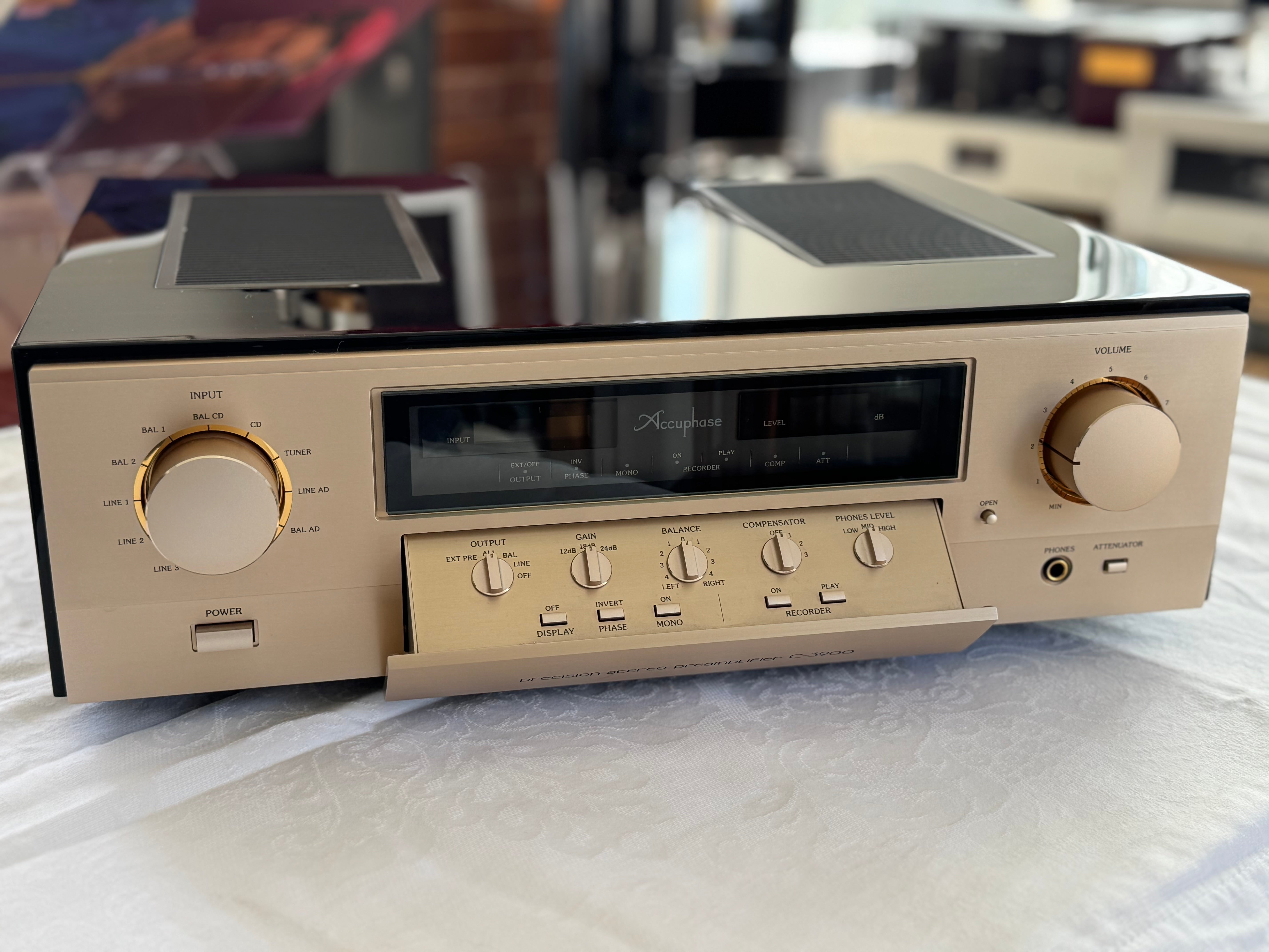 Accuphase C3900 3