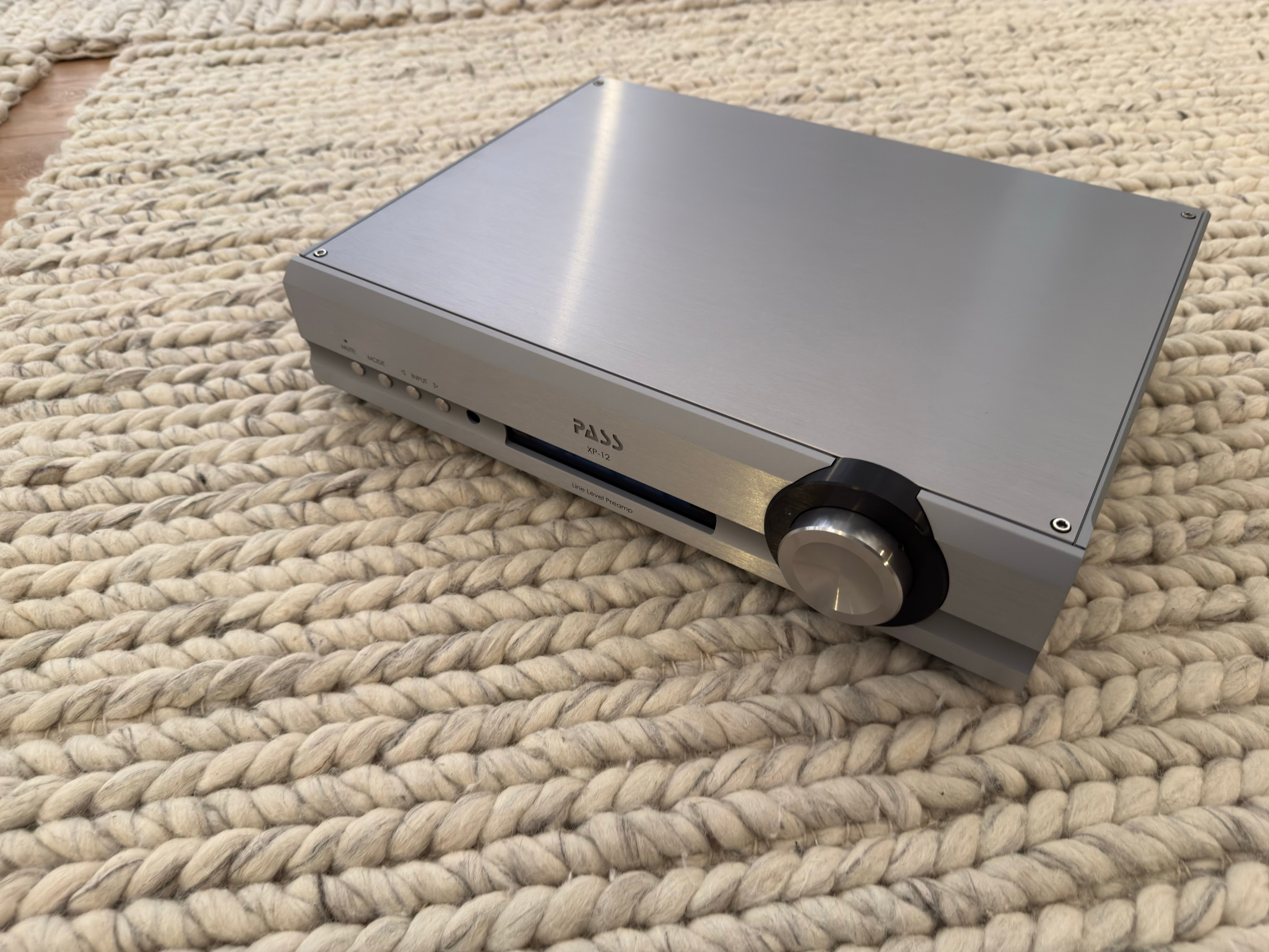 Préamplificateur Pass Labs XP12