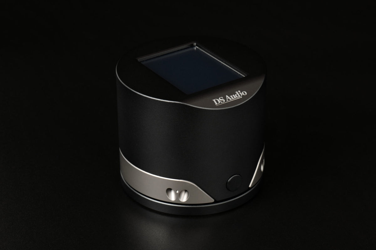 DS Audio ES-002 Core black and grey record centering stabilizer