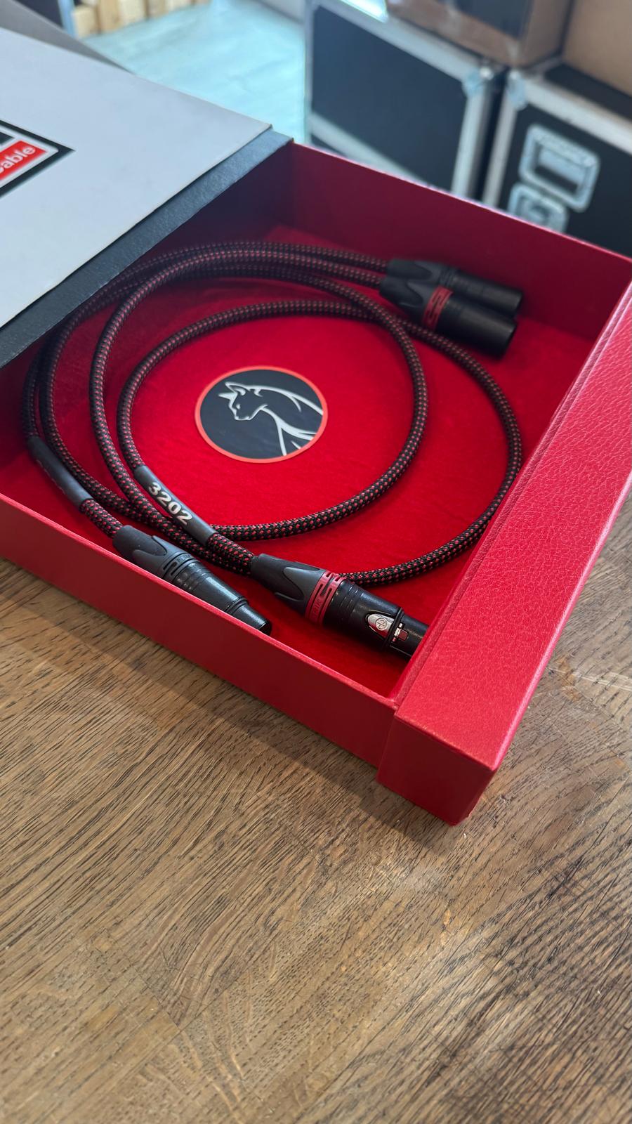 Black Cat Cable 3232 XLR 2