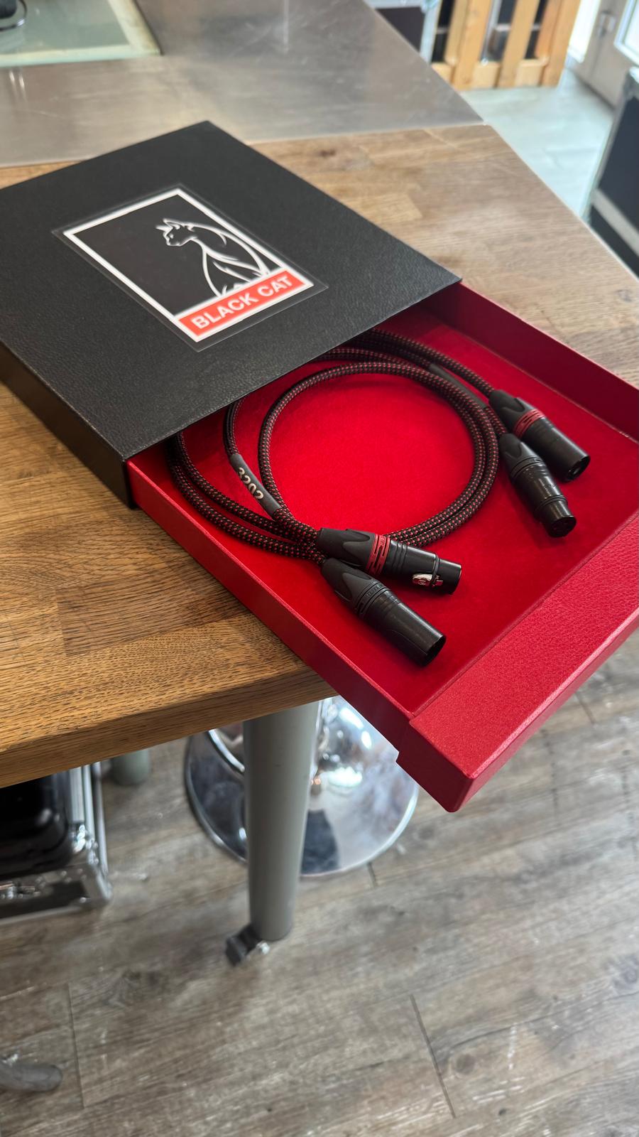 Black Cat Cable 3232 speaker cable 3