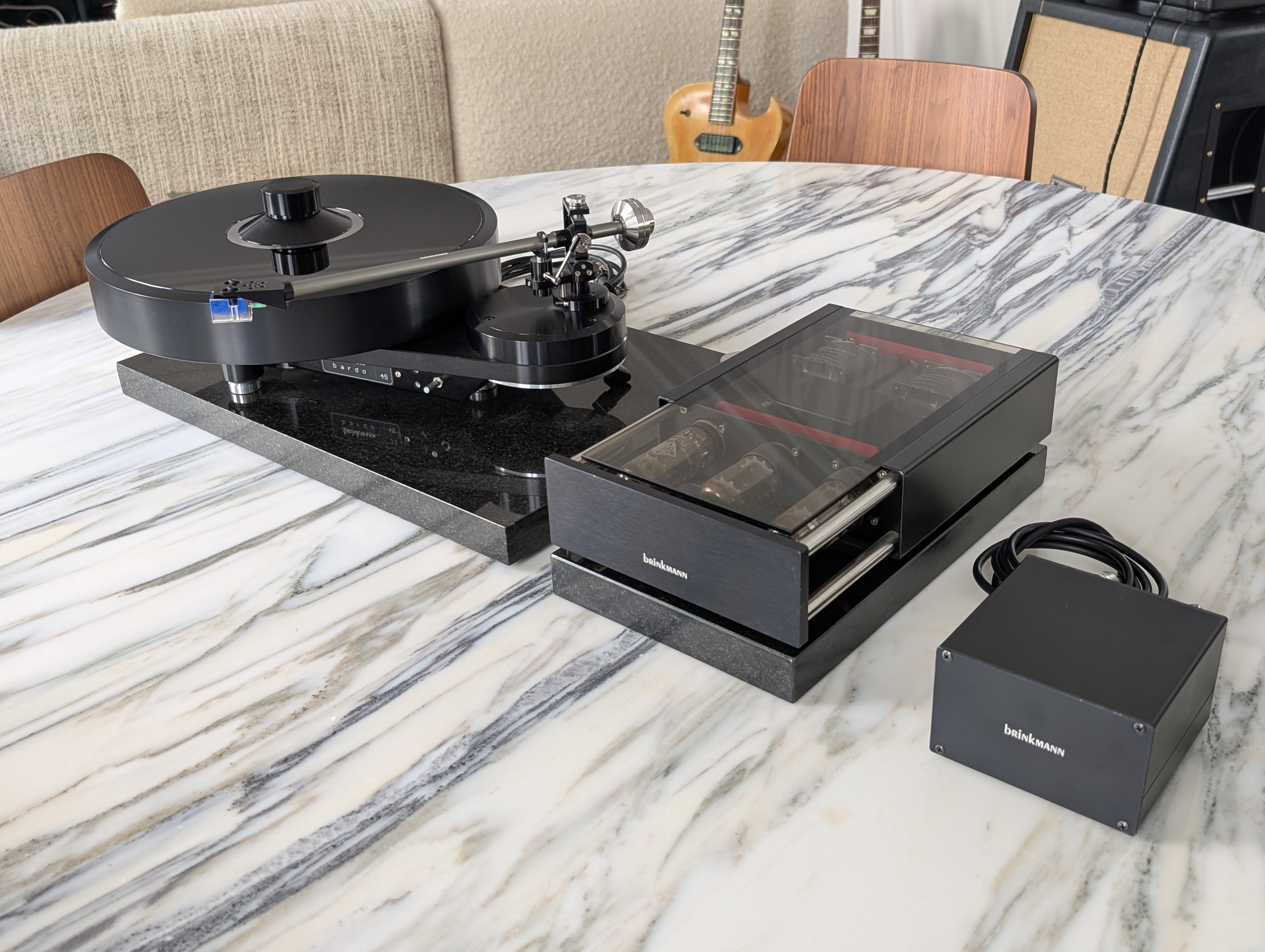 Platine vinyle Brinkmann Bardo avec bras 10.5 et alimentation à tubes RöNt